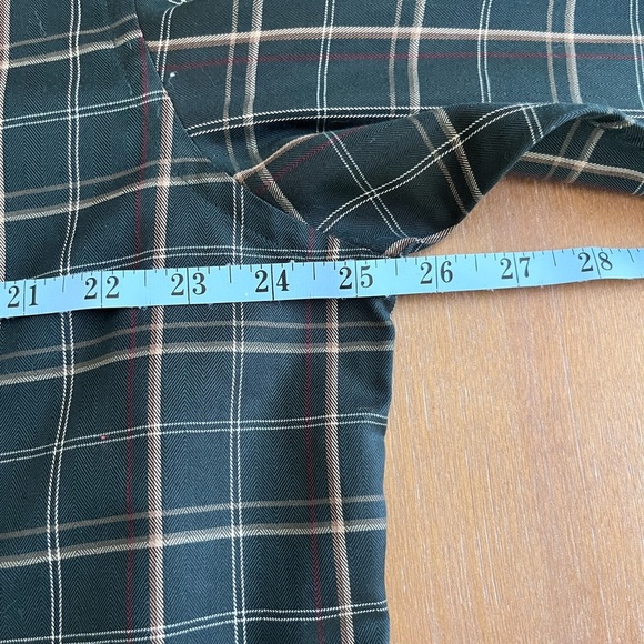 Jos A Bank men’s dark green plaid button down. Travelers collection size L - Picture 6 of 8